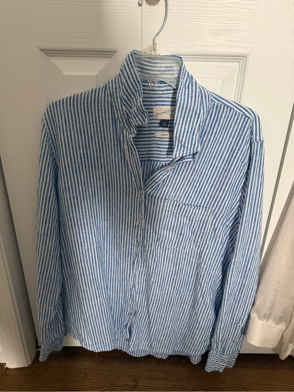 Universal thread button down